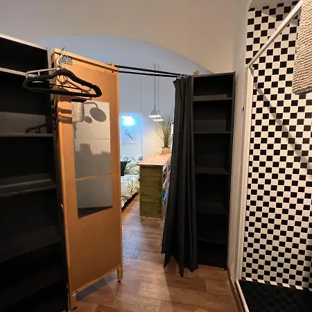 Apartment Fun Tiki Vibe / Charles Bridge / Netflix Prag