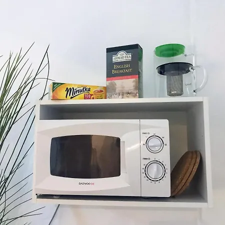 Apartment Fun Tiki Vibe / Charles Bridge / Netflix