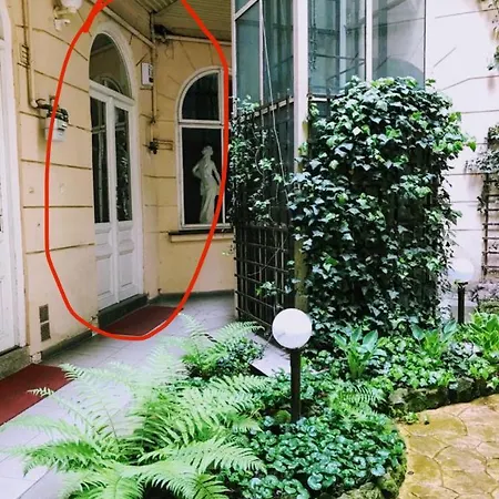 Fun Tiki Vibe / Charles Bridge / Netflix Apartment Prague