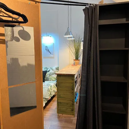 Fun Tiki Vibe / Charles Bridge / Netflix Appartement