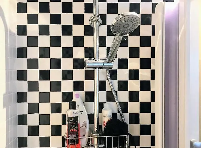 Apartman Fun Tiki Vibe / Charles Bridge / Netflix