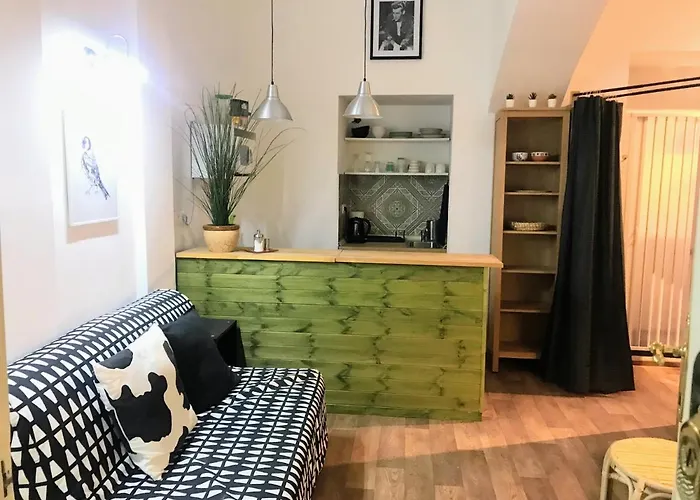 Apartman Fun Tiki Vibe / Charles Bridge / Netflix